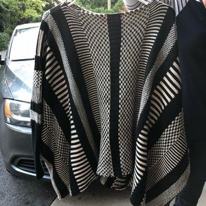 Sweater/poncho